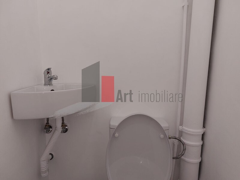 Mosilor, urgent, parter de vila cu intrare separata, comercial/birouri, negociabil.